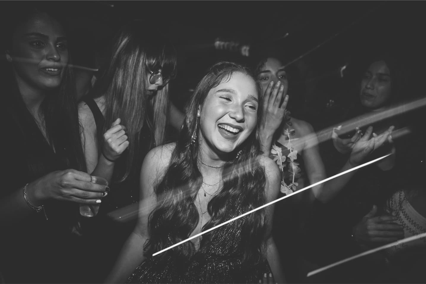 Gezellige sfeer tijdens een feest